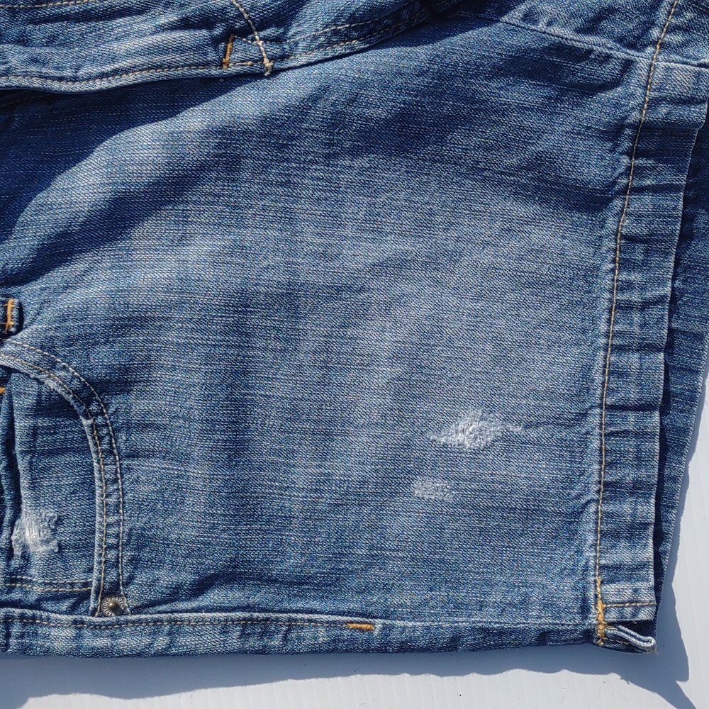 🌜OLD NAVY Mid-Rise Distressed Shorts in Medium Dark Wash - Picture 6 of 16